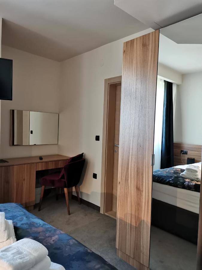 Hotel Aloha Nis Ngoại thất bức ảnh