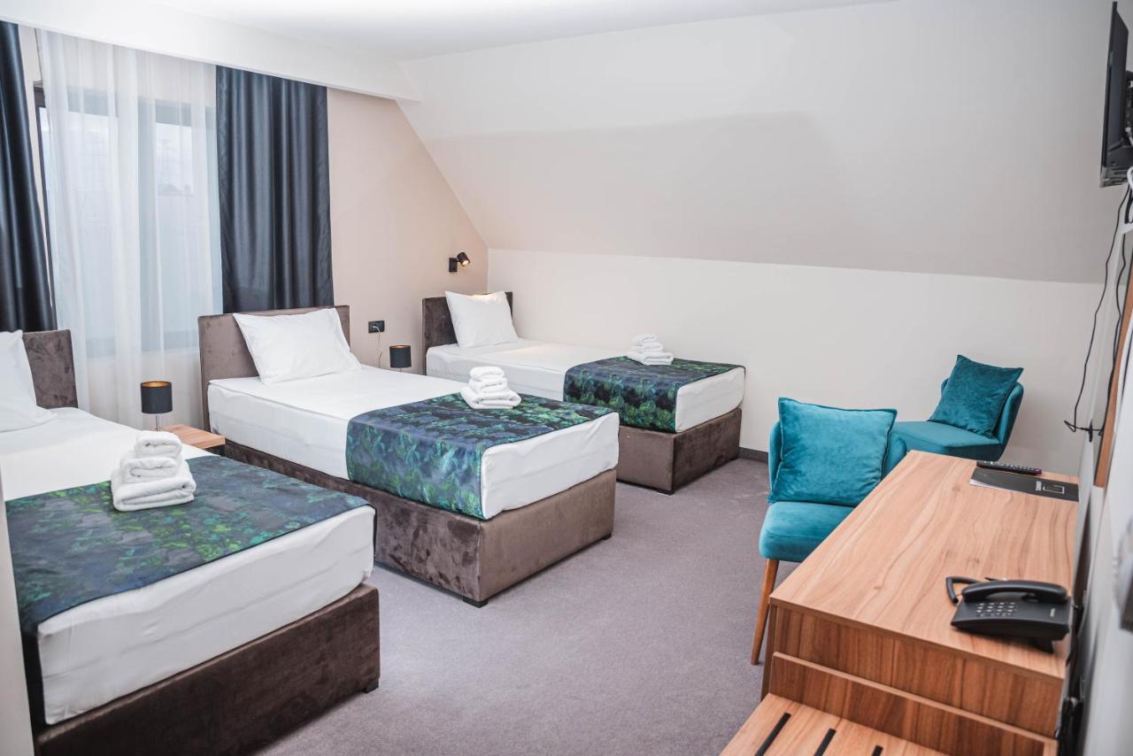 Hotel Aloha Nis Ngoại thất bức ảnh