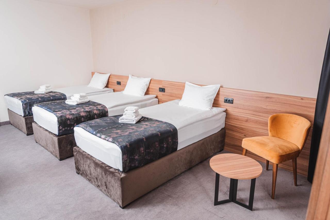 Hotel Aloha Nis Ngoại thất bức ảnh