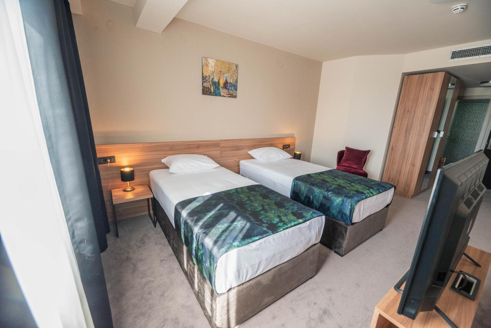 Hotel Aloha Nis Ngoại thất bức ảnh