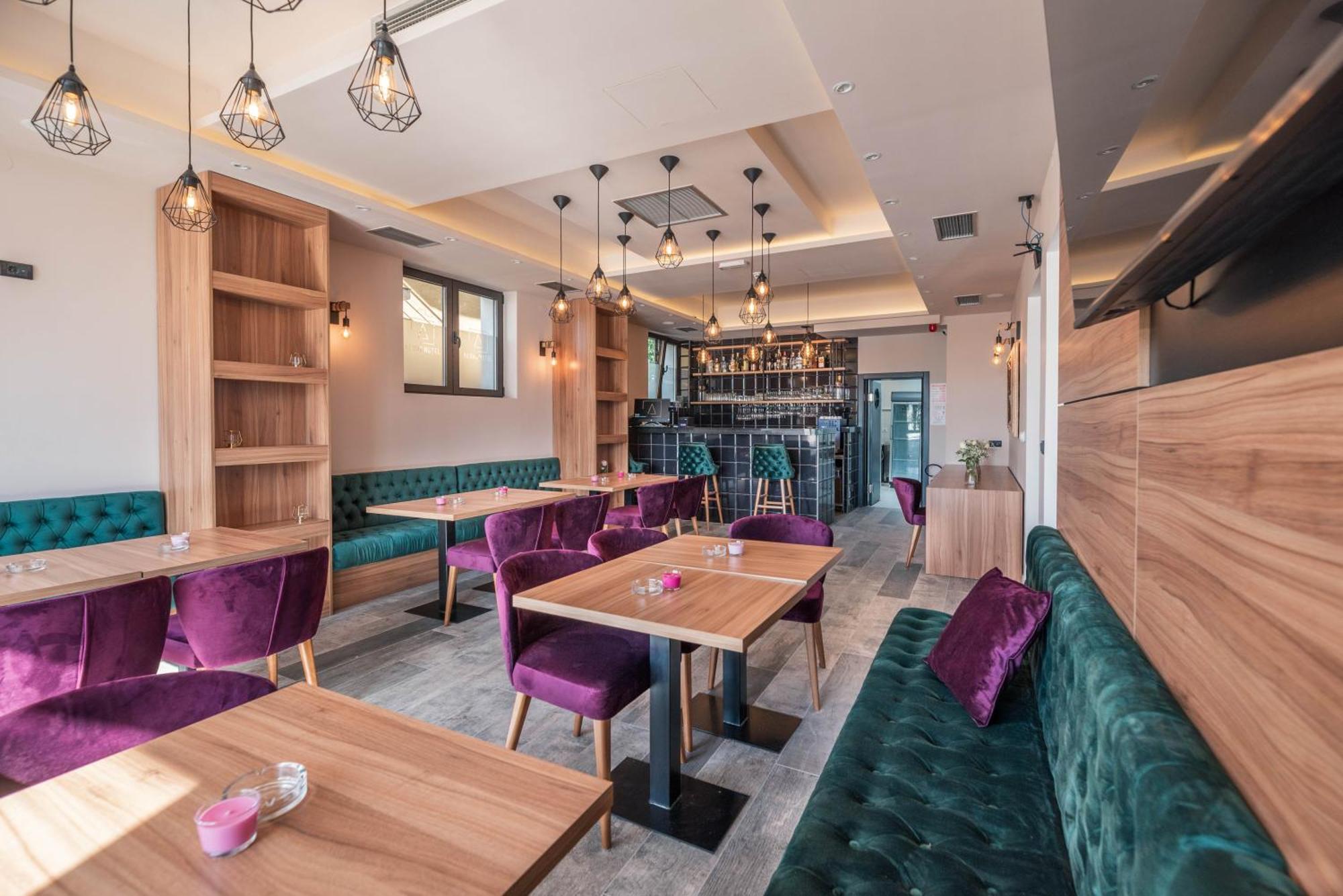 Hotel Aloha Nis Ngoại thất bức ảnh