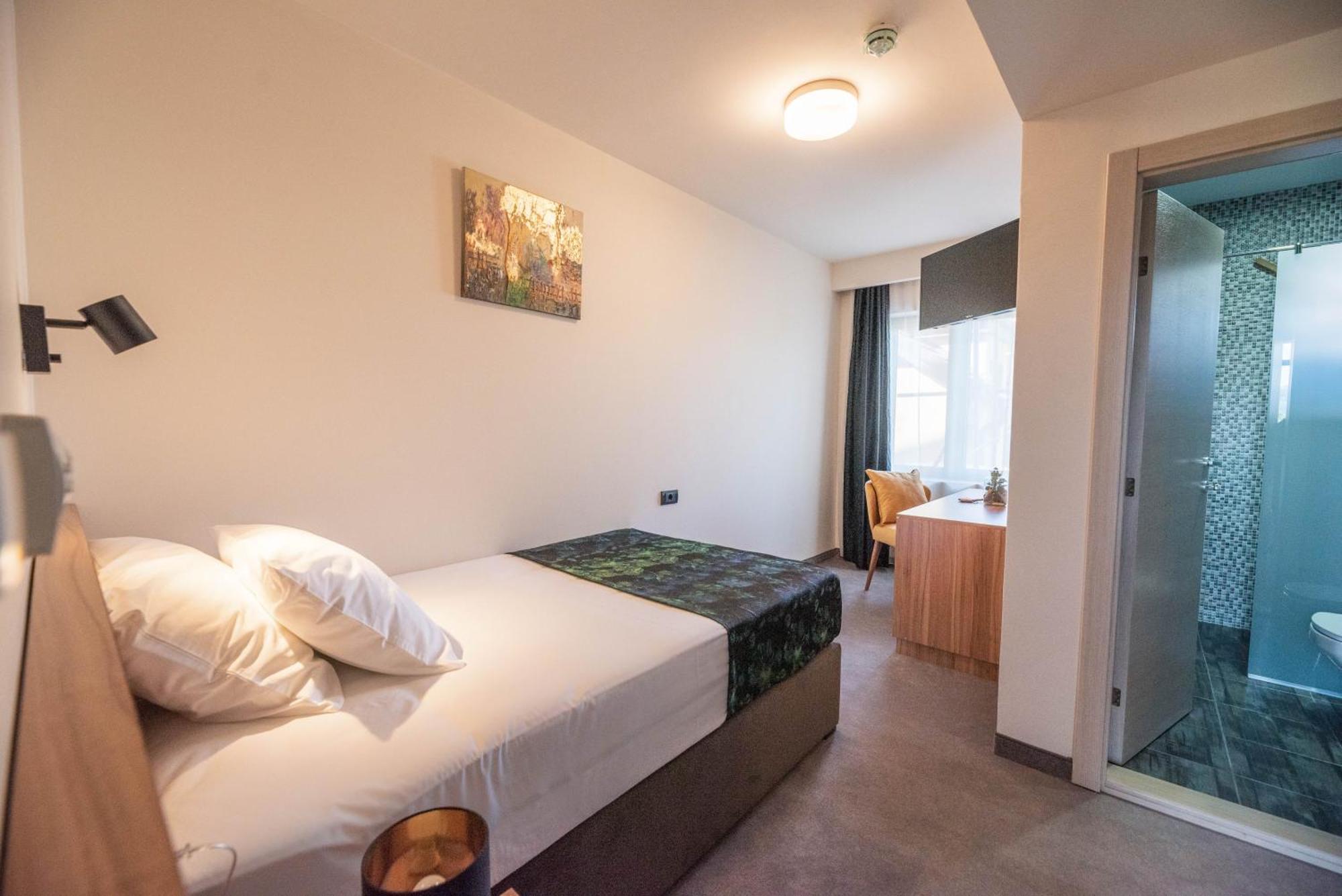 Hotel Aloha Nis Ngoại thất bức ảnh