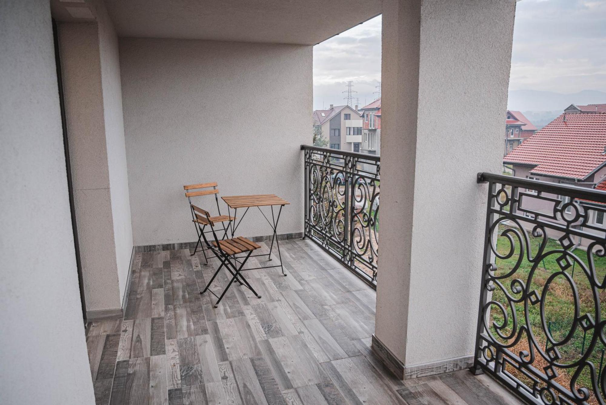 Hotel Aloha Nis Ngoại thất bức ảnh