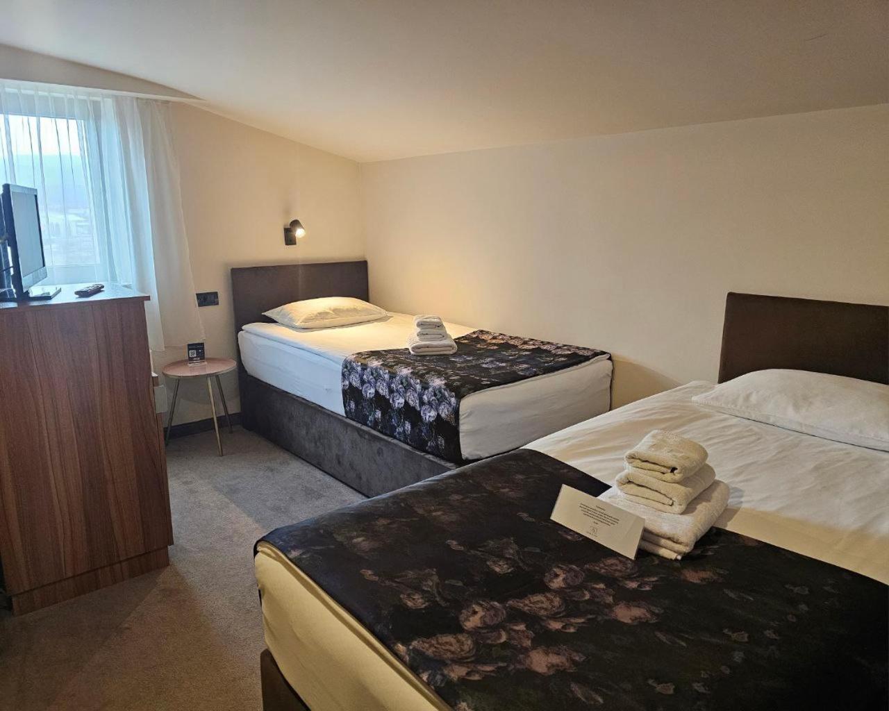 Hotel Aloha Nis Ngoại thất bức ảnh