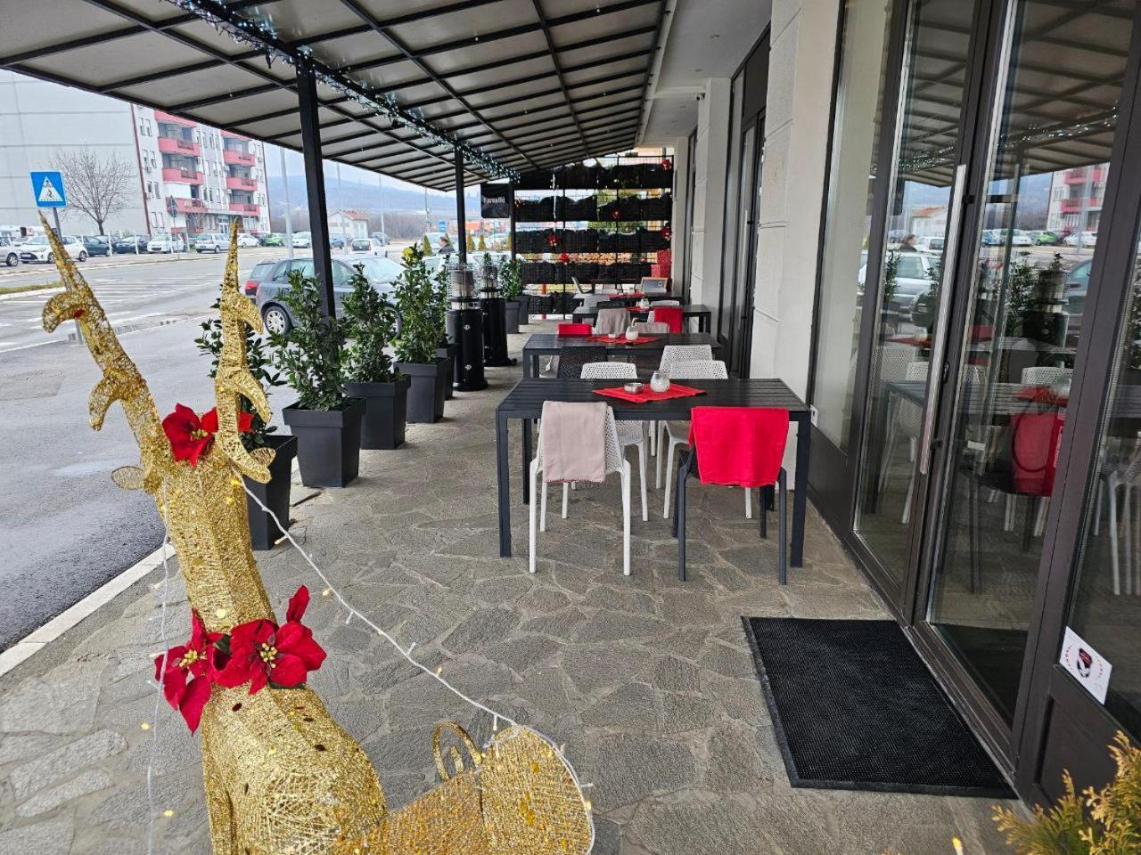 Hotel Aloha Nis Ngoại thất bức ảnh