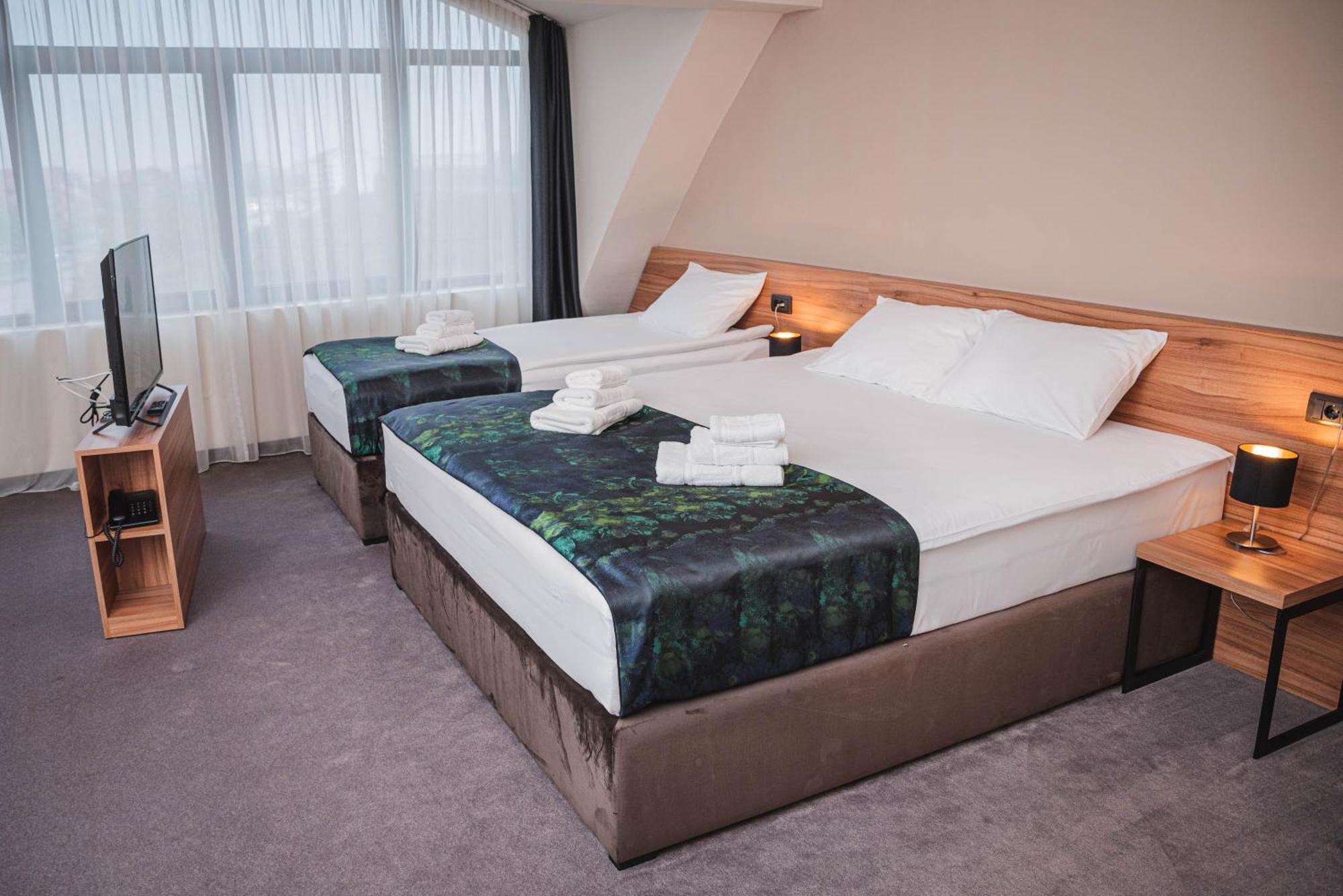 Hotel Aloha Nis Ngoại thất bức ảnh