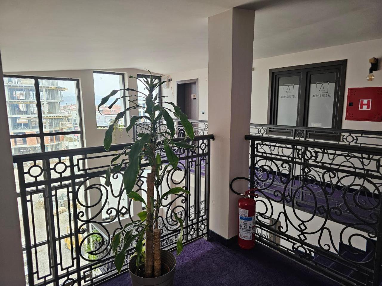 Hotel Aloha Nis Ngoại thất bức ảnh