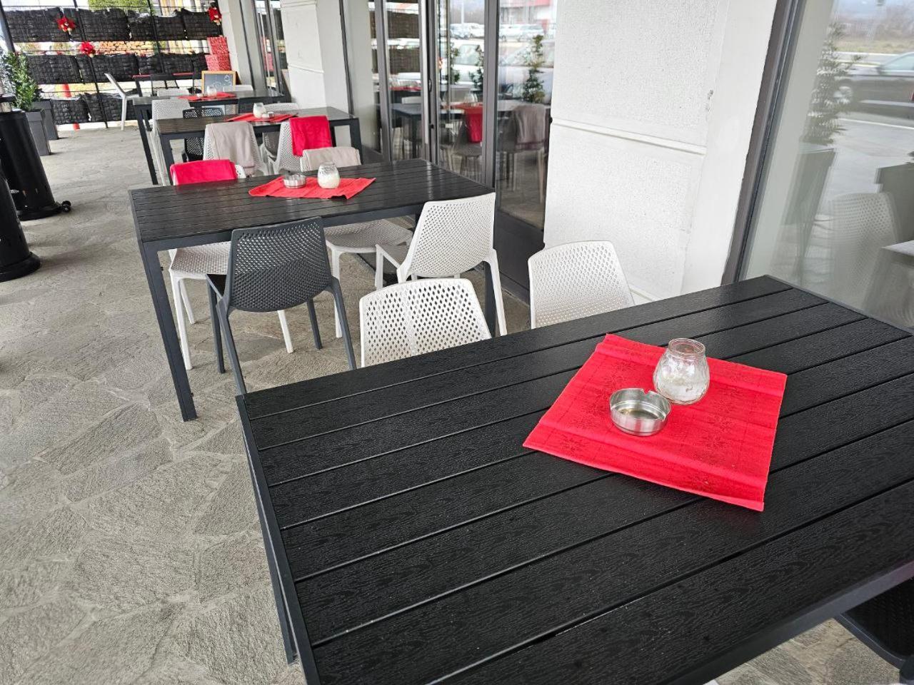 Hotel Aloha Nis Ngoại thất bức ảnh