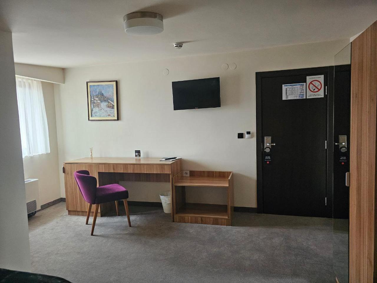Hotel Aloha Nis Ngoại thất bức ảnh