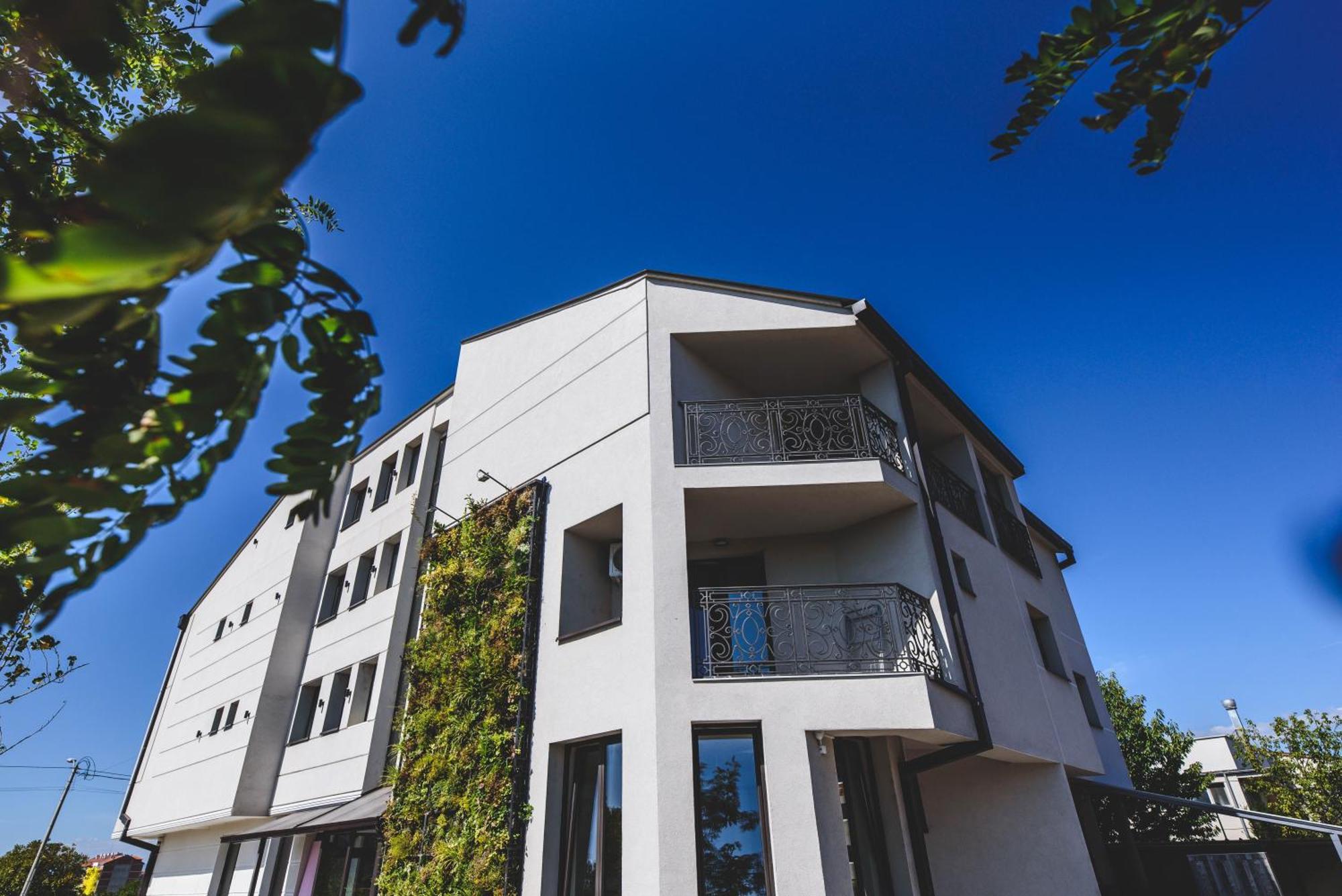 Hotel Aloha Nis Ngoại thất bức ảnh