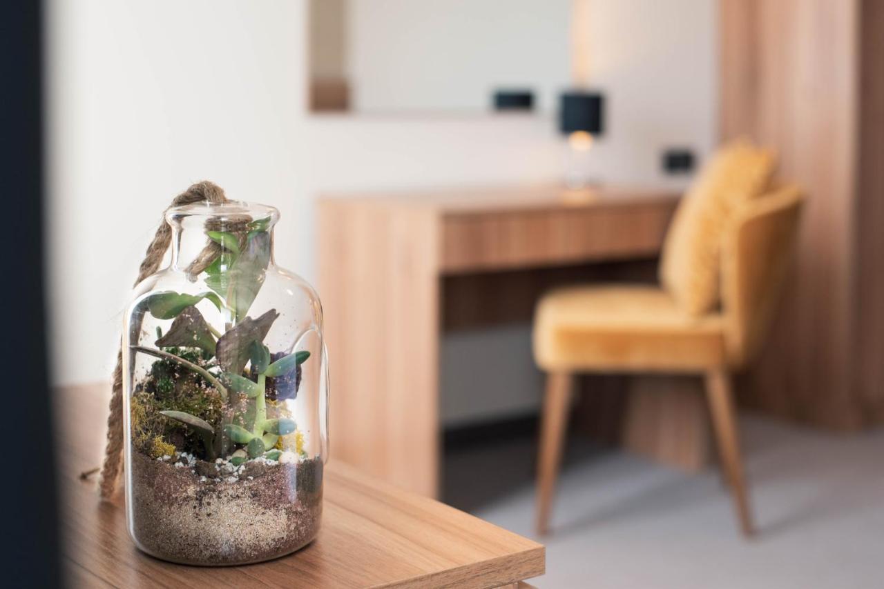 Hotel Aloha Nis Ngoại thất bức ảnh
