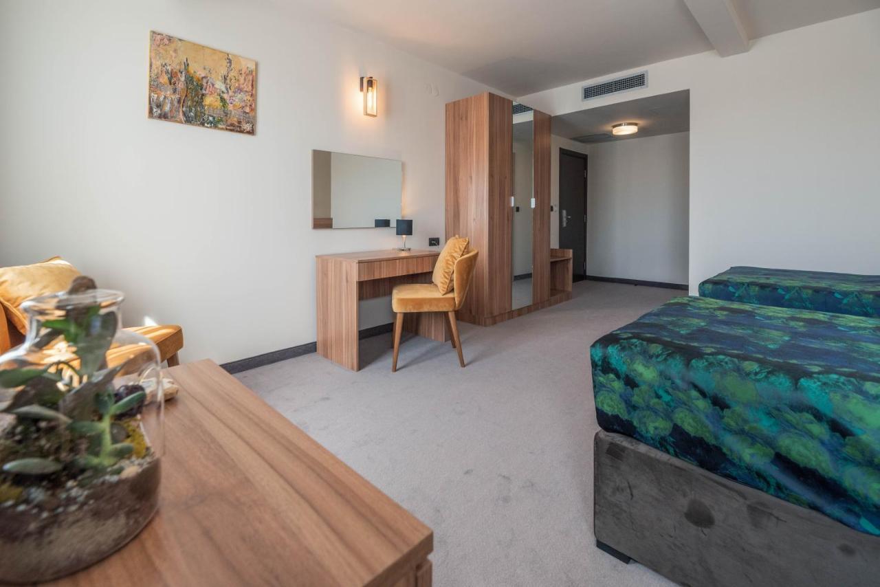 Hotel Aloha Nis Ngoại thất bức ảnh