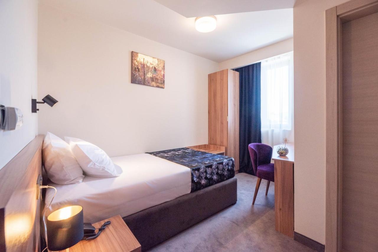 Hotel Aloha Nis Ngoại thất bức ảnh