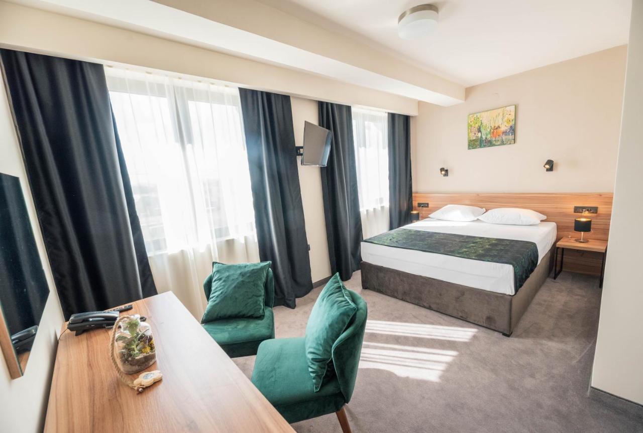 Hotel Aloha Nis Ngoại thất bức ảnh