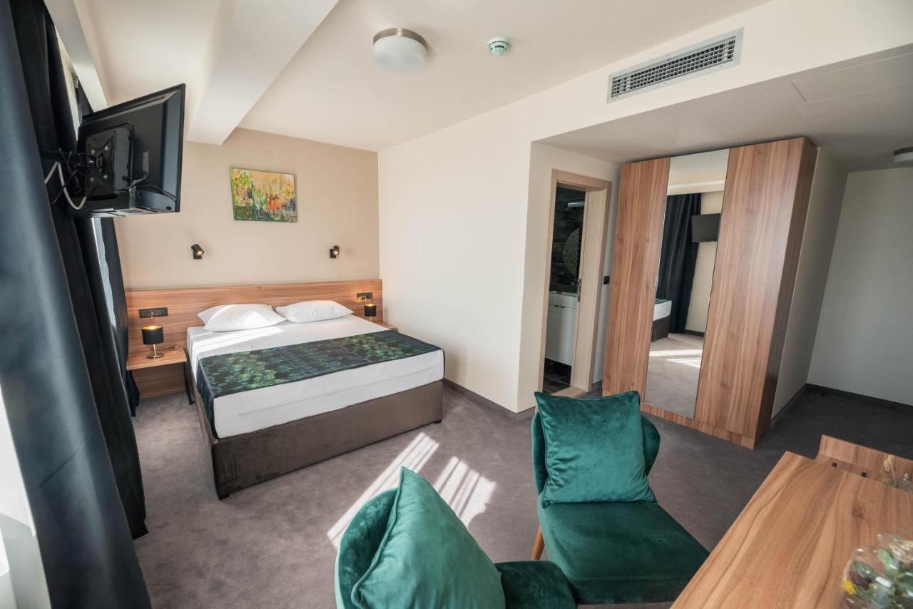 Hotel Aloha Nis Ngoại thất bức ảnh