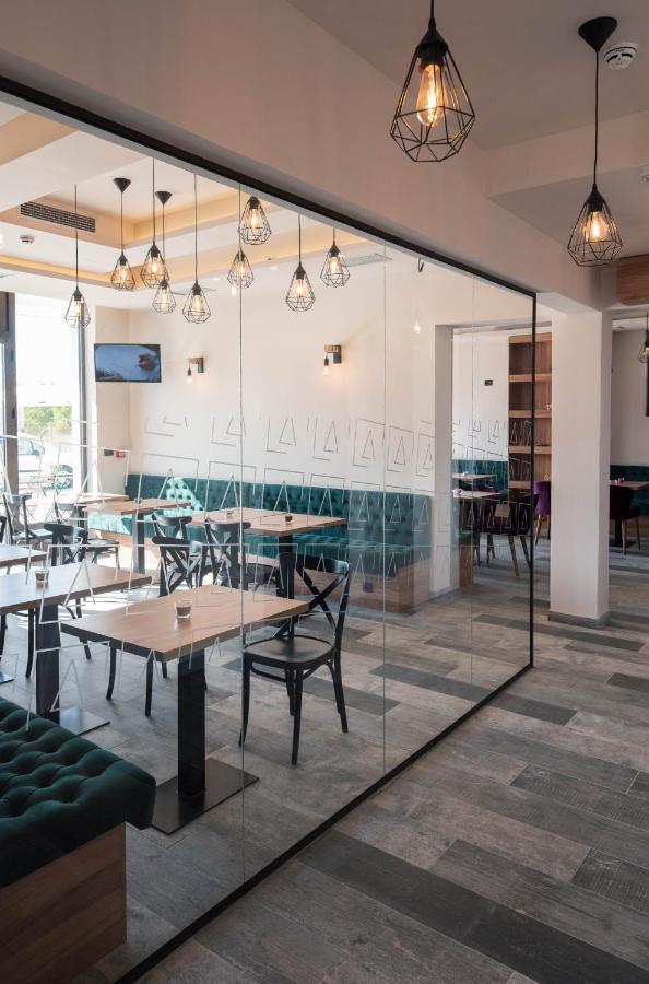 Hotel Aloha Nis Ngoại thất bức ảnh