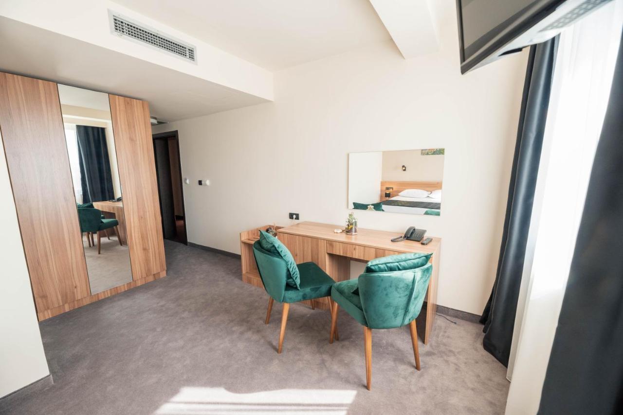 Hotel Aloha Nis Ngoại thất bức ảnh